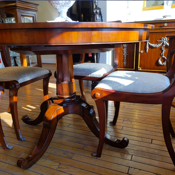 Round Dining Table with Two Leaves - Mahogany