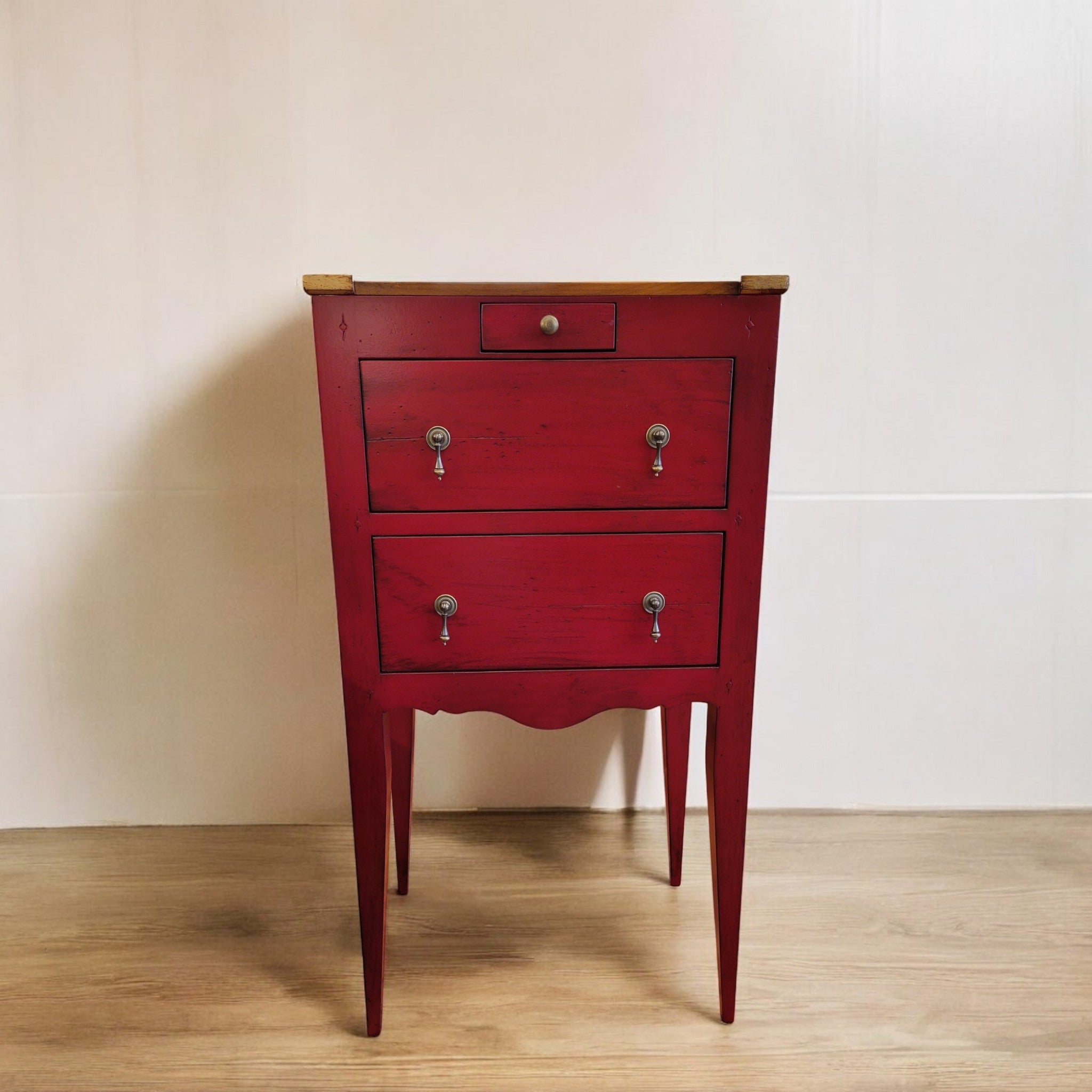 Recto Rouge Commode Haute - Nightstand - High Chest in Rouge – Tradition De France