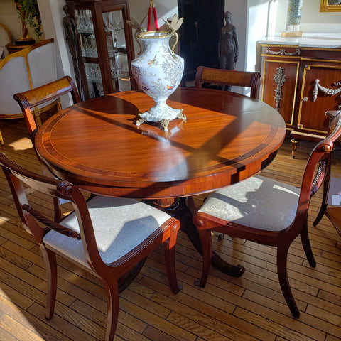 Round Dining Table with Two Leaves - Mahogany