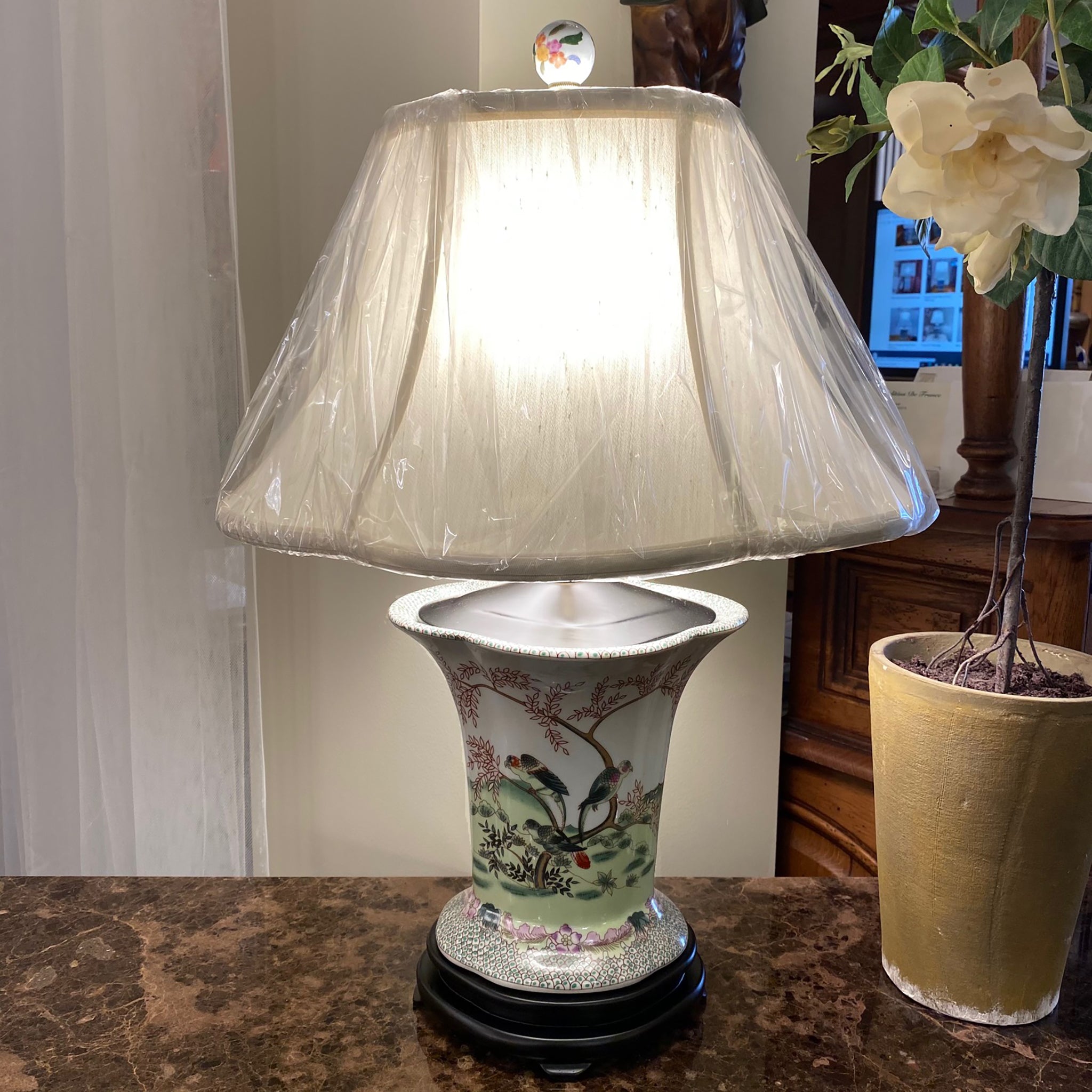Porcelain Scallops Vase Table Lamp