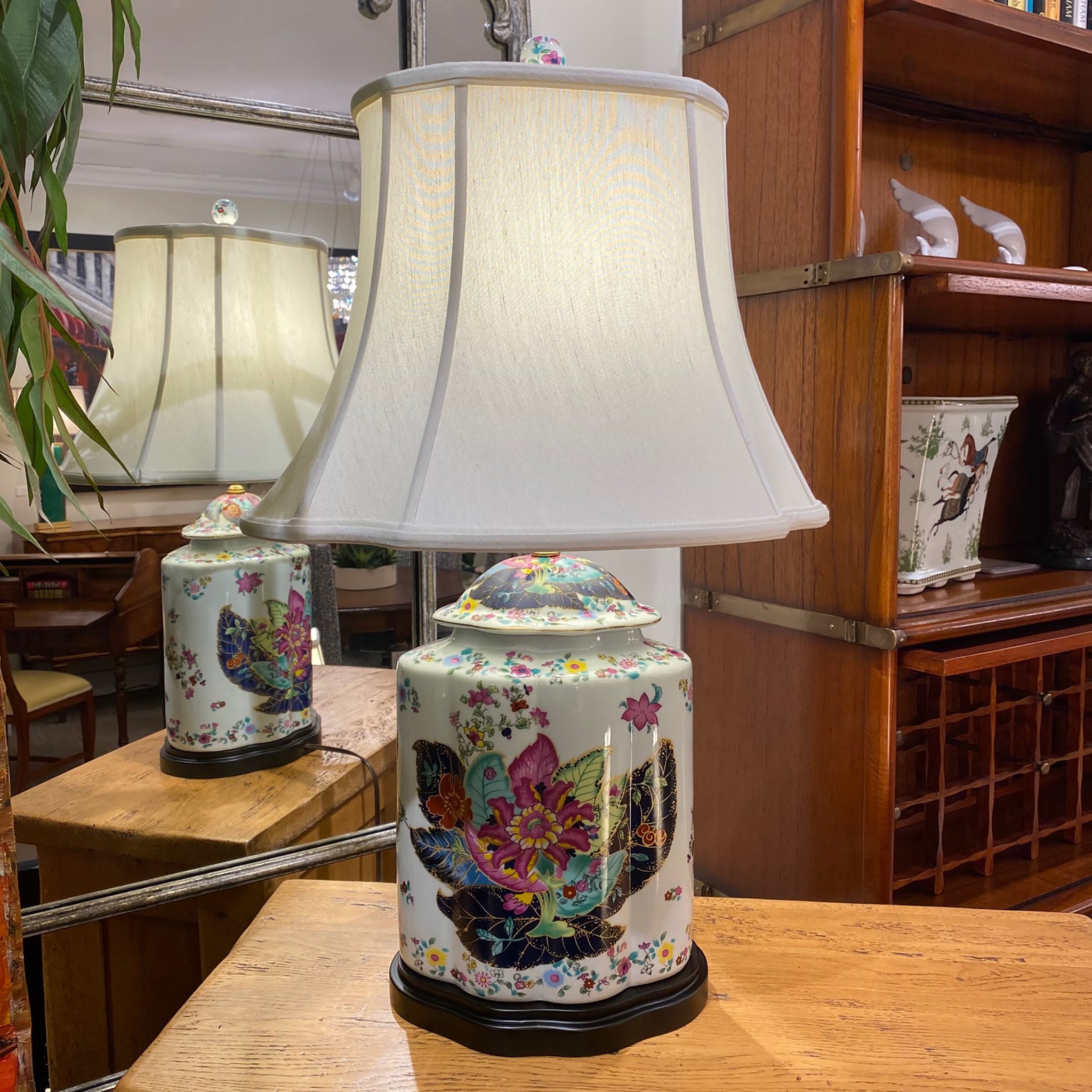 Grande Fleur Porcelain Table Lamp
